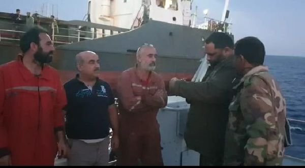 Hafter'den Türkiye'yi kızdırıcak hamle! Mürettebatı Türk gemiyi alıkoydular! - Resim: 0