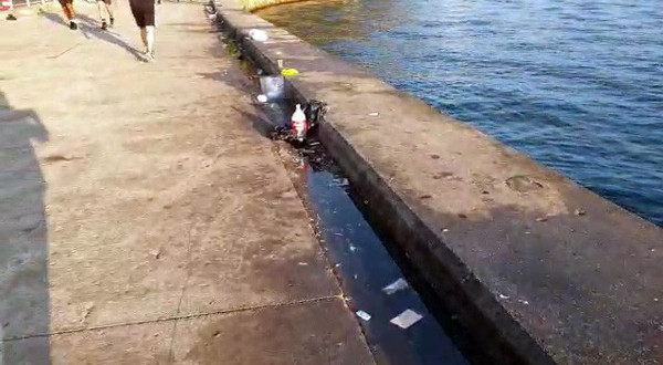 Bu kadar da olmaz! İdrarlarını pet şişelere yapıp bakın ne yaptılar - Resim: 1