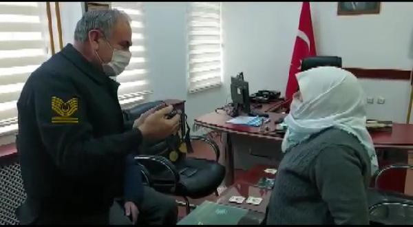 Amasya'da yaşandı! 'Ziynet eşyalarındaki parmak izlerine bakacağım' diyerek dolandırdı - Resim: 0