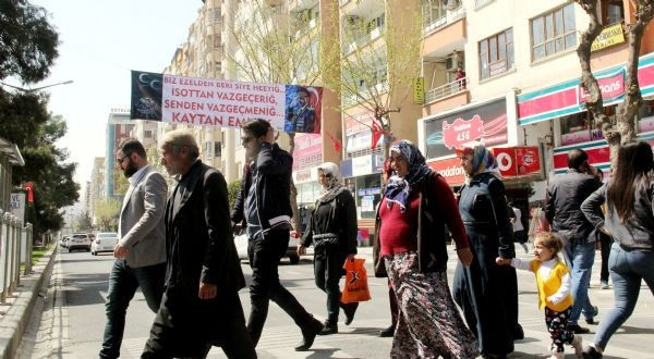 Urfa'ya asılan Erdoğan pankartı olay oldu! Üç hilalli ve...  - Resim: 1