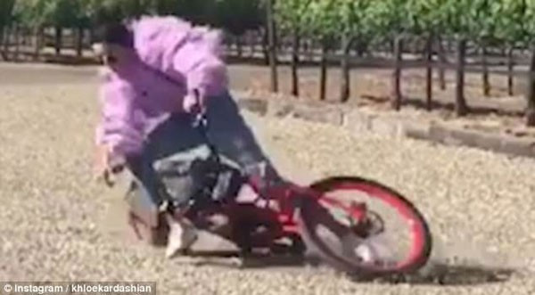 Güzel manken Kendall Jenner böyle yere kapaklandı! - Resim: 3