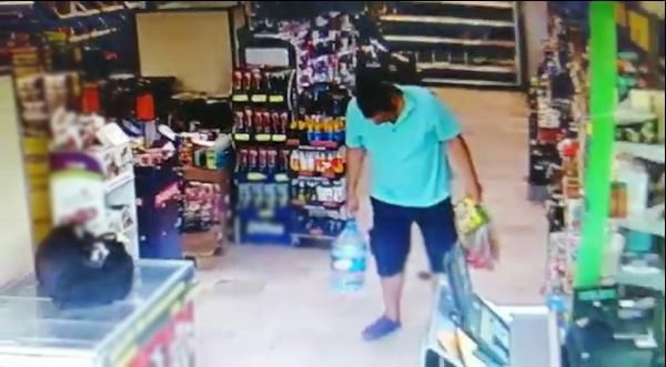 Marketin ortasına s.çtı sıvadı! Sakarya'da kameranın çektiği görüntü olay - Resim: 2