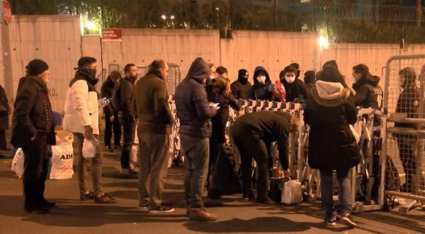 Yakınları, karantina yurdunda kalanlara eşyalarını getirdi - Resim: 1