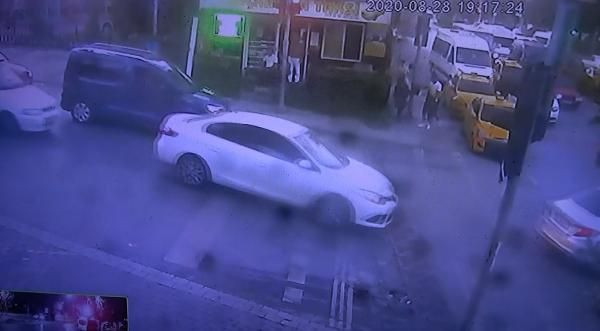 Sultangazi'de kaldırımda yürüyen kızlara taciz! 'Şoka girdiler' - Resim: 4