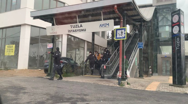 Marmaray'da intihar! Kendini raylara atan kadın hayatını kaybetti: Seferler durdu - Resim: 0