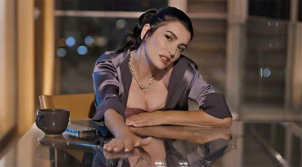 Havva Öztel ünlü olmak için ne yapacağını şaşırdı! Yukarı kadar kaldırıp poz verdi "kızından utan" - Resim: 1