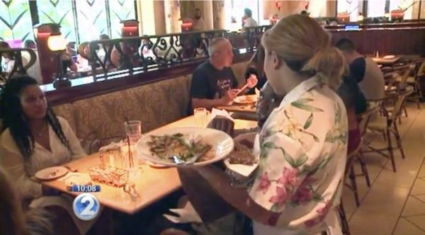 Genç kıza öyle bir bahşiş bıraktılar ki hayatı değişti - Resim: 3