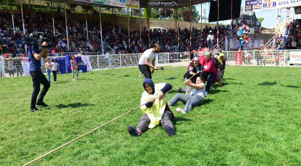 Herkes şaşkın bakışlarla onları izledi! İşte renkli kareler - Resim: 3