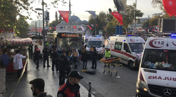 İstanbul'da otobüs durağına dalan şoförün sözleri şoke etti! İsteyerek yaptım - Resim: 1