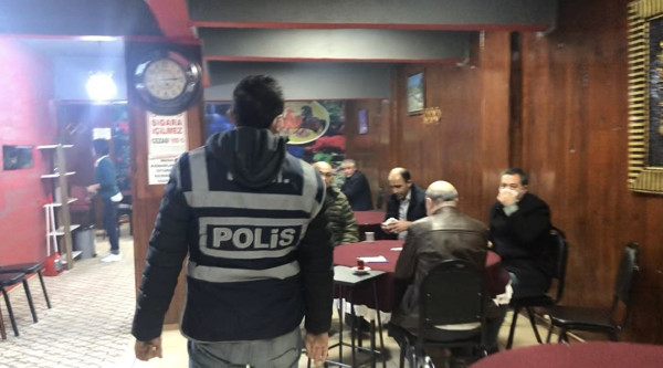 Esenyurt'ta baskında ilginç an! Ne yapacağını şaşırdı bakın nereden çıktı - Resim: 0