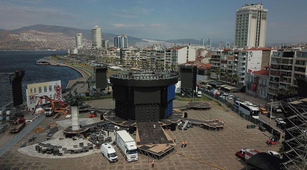 Evlerin fiyatlarını bile çıldırttı! Tarkan'ın İzmir konseri piyasaya yön verdi - Resim: 0