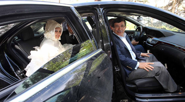 Davutoğlu'nun aracı gelin arabası oldu - Resim: 3