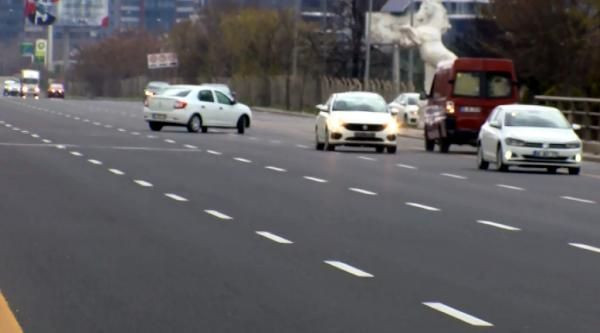 Ankara'da koronavirüs denetiminden böyle kaçtılar onlarca araç trafikte ters yöne girdi - Resim: 2