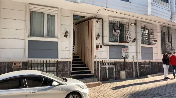 Esenyurt'ta korkunç olay! 3 çocuklu kadını babası boğazından bıçakladı - Resim: 0