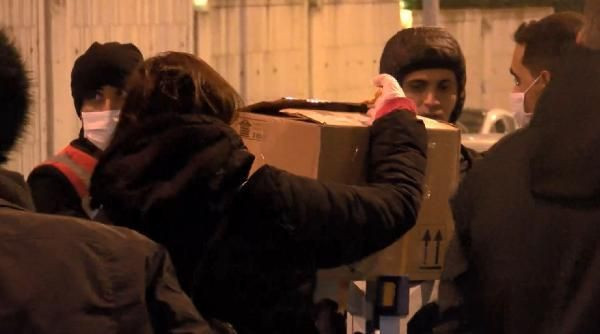 Yakınları, karantina yurdunda kalanlara eşyalarını getirdi - Resim: 2