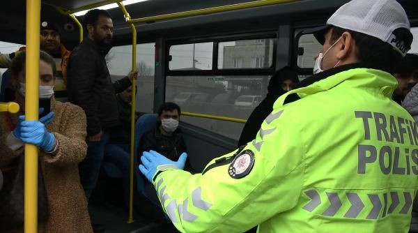 Sultangazi'de ayakta yolcu taşıyan minibüsten çıkan iki kişi dikkat çekti - Resim: 3