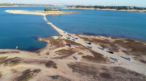 Baraj suları çekilince ortaya çıktı! Adana'da görenler telefona sarıldı: Herkese tavsiye ederim - Resim: 1