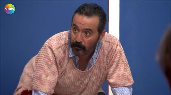 Kurtlar Vadisi'nin Muro'su Mustafa Üstündağ programda etek giyip amuda kalktı! - Resim: 4