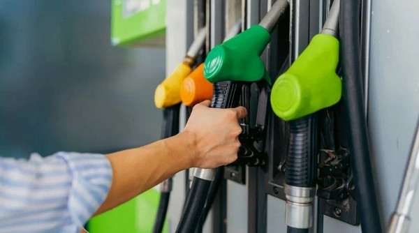 Motorin fiyatları uçuşa geçiyor, benzine indirim! Bu gece pompada - Resim: 3