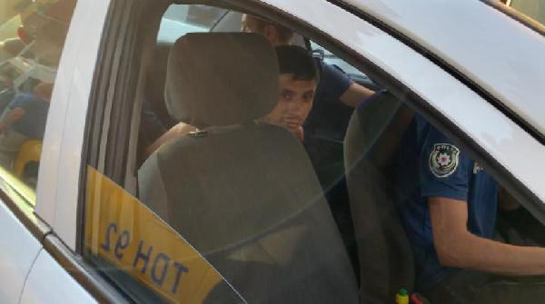 Maltepe'de abla kardeşin kavgasında anne kolundan bıçaklandı - Resim: 0