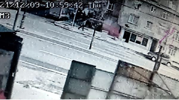 Sultangazi'de dehşet!  Kocasını ve oğlunu bıçaklayan kadın gözaltına alındı - Resim: 0