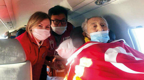 Ambulans uçakla getirilmişti! Prof. Dr. İlhan Başgöz hayatını kaybetti - Resim: 0