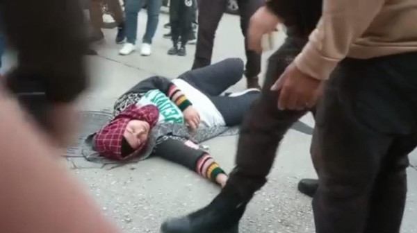 Bursa'da yürek dağlayan an! Annesinin başında gözyaşı döktü - Resim: 0