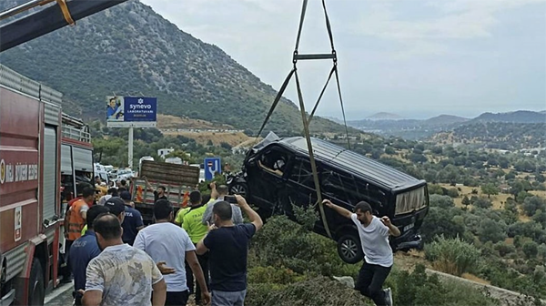 İbrahim Tatlıses'in başına en çok kızdığı koştu! Ahmet Tatlıses kaza sonrası bakın ne dedi. - Resim: 0