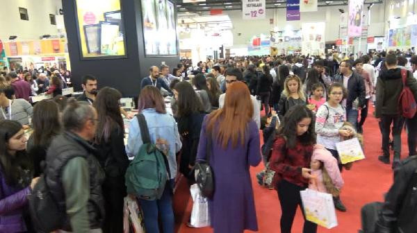 Binlerce kişi sıkıştı: Bariyerleri yıkıp geçtiler! - Resim: 4