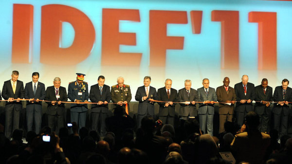 Cumhurbaşkanı Gül silah kuşandı! - Resim: 4