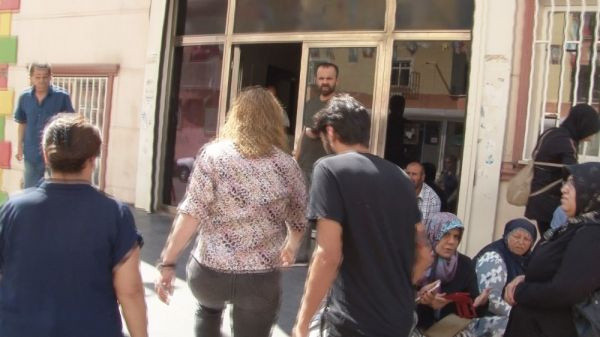 HDP'li Saliha Aydeniz oturma eylemi yapan ailelere kolay gelsin dedi tepki aldı - Resim: 0