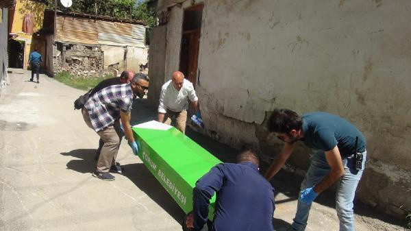 Eşini balyozla öldürdü: 'Burnuma kan kokusu geliyor' - Resim: 1