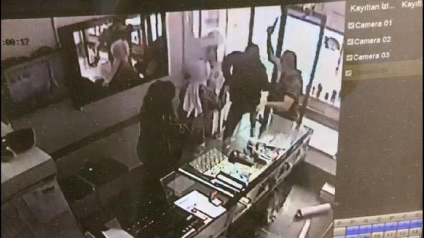 İzmir'de soyguncuyu böyle etkisiz hale getirdi o anları anlattı - Resim: 1