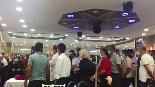 İstanbul'da sokak eğlencesinde sosyal mesafe hiçe sayıldı - Resim: 0