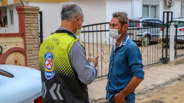 Elinde içki dolu bardakla motosiklet kullanan sürücüye para cezası - Resim: 1