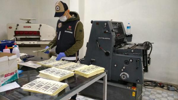 Kocaeli'de 1,5 milyon dolarlık baskın! 2 Rus, 1 Sırp ve 2 Türk gözaltında - Resim: 0