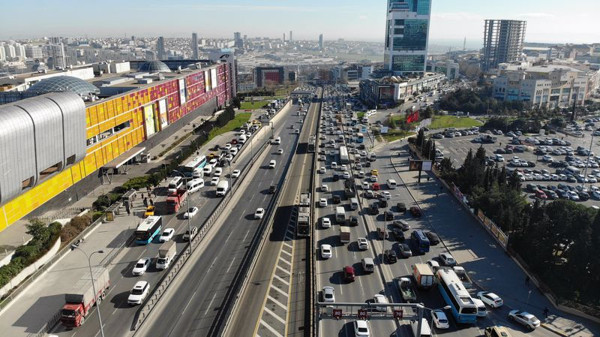 İstanbul'da kısıtlamaya 1 gün kala trafik durma noktasına geldi - Resim: 0