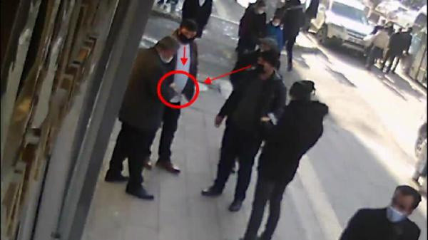 Sokak ortasında çirkin pazarlık! 90 saat olayı çözdü - Resim: 0