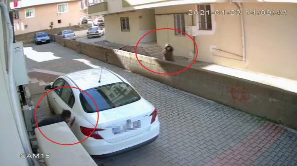 Osmaniye'de site bahçesinde silahlı çatışma! Gören telefona sarıldı - Resim: 0