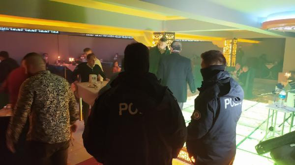 'Çok yüksek riskli' Konya'da eğlence mekanına baskın! 243 bin lira ceza kesildi - Resim: 0
