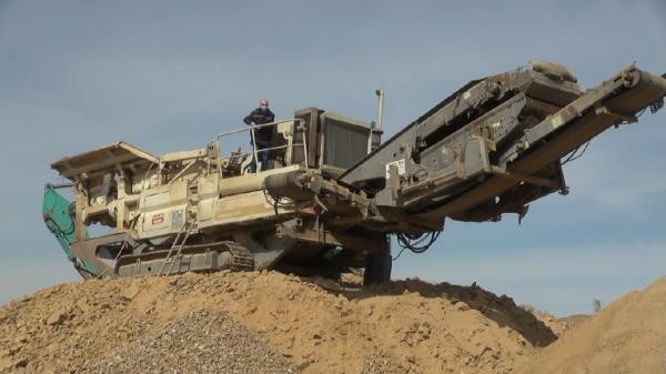 Kırıkkale'de taş makinesinin haznesine düştü! Feci şekilde can verdi - Resim: 0