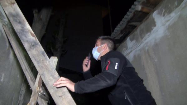 Erzurum'da polis baskınından kurtulmak için yaptıkları pes dedirtti - Resim: 0