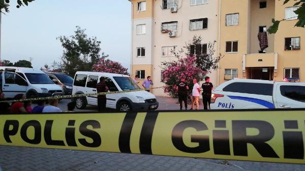 Ahlaksız olay tartışma yarattı! Adana'da komşu kavgası kanlı bitti: Balkondan cinsel organını... - Resim: 1