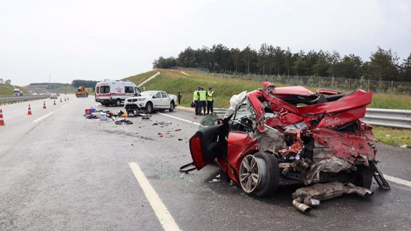 Kocaeli'de kaza yapanlara yardım etmek istedi! Feci şekilde can verdi - Resim: 1