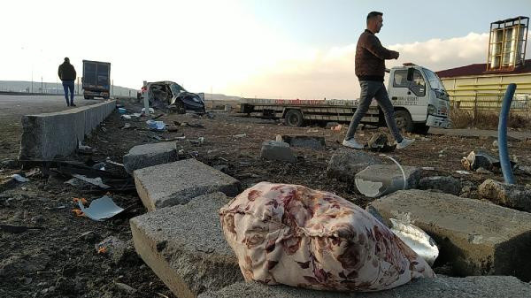Ağrı'da araçlar çarpıştı hurdaya döndü! 4 aylık hamile Elif öldü: Yaralılar var - Resim: 0