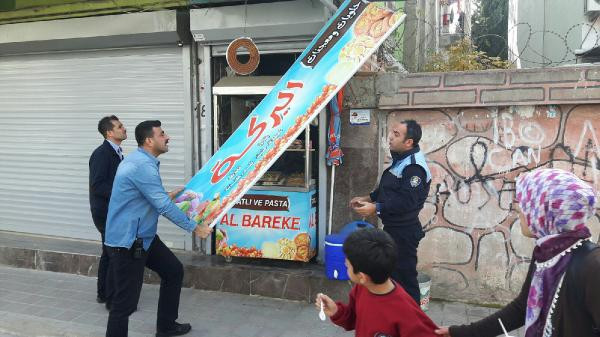 Adana'da Arapça tabelalar kaldırıldı - Resim: 2