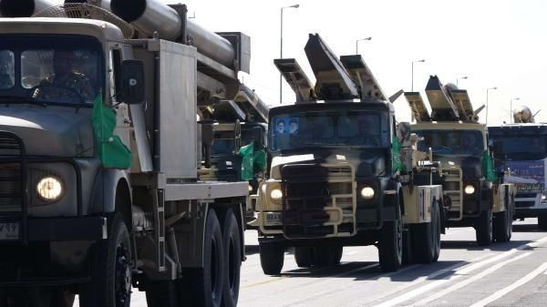 İran'da gövde gösterisi Ruhani'den bomba açıklama - Resim: 1