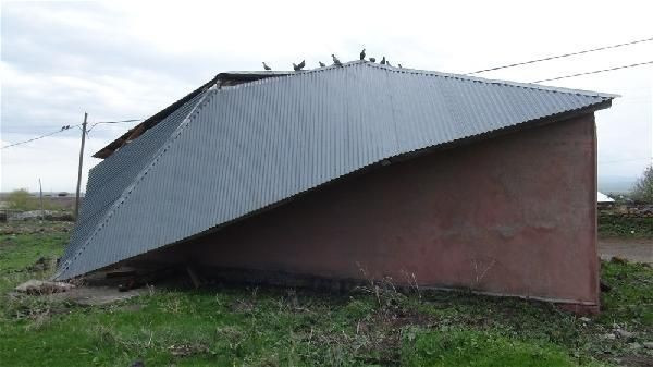 Şiddetli fırtına minareyi uçurdu! - Resim: 1