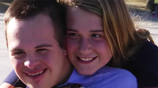 Down sendromlu çocukla kimse baloya gitmedi arkadaşı ona... - Resim: 2