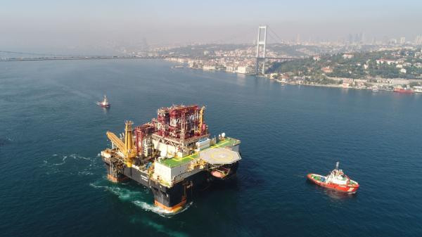 Dev gemi Boğaz'dan böyle geçiyor havadan bile devasa! - Resim: 2